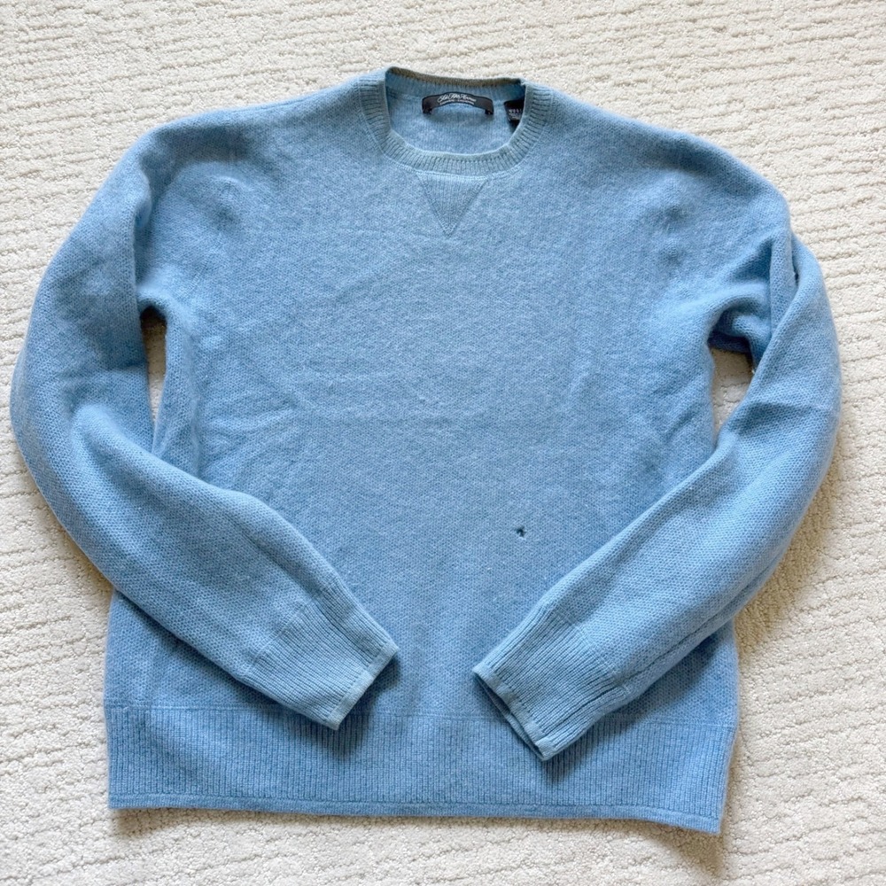 Saks Fifth Avenue 100% Cashmere Crew Neck Sweater Light Baby Blue L FLAW READ